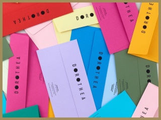 Obálky v různých barvách Colorplanu (David Barath Design)