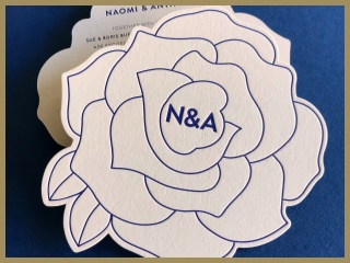 Pozvánky ve tvaru růže z Colorplanu Vellum White