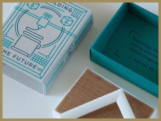 Papírová ručně sestavená krabička z Colorplanu Marrs Green a Pale Grey