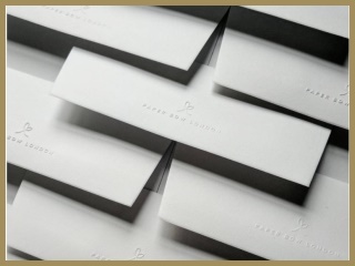 Obálky Colorplan Cool Grey se slepotiskem pro Paper Bow London